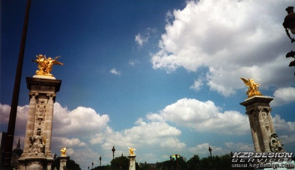 Lifestyle: Photo 17 (ParisGold.jpg, 600 x 347, 52.9K) 